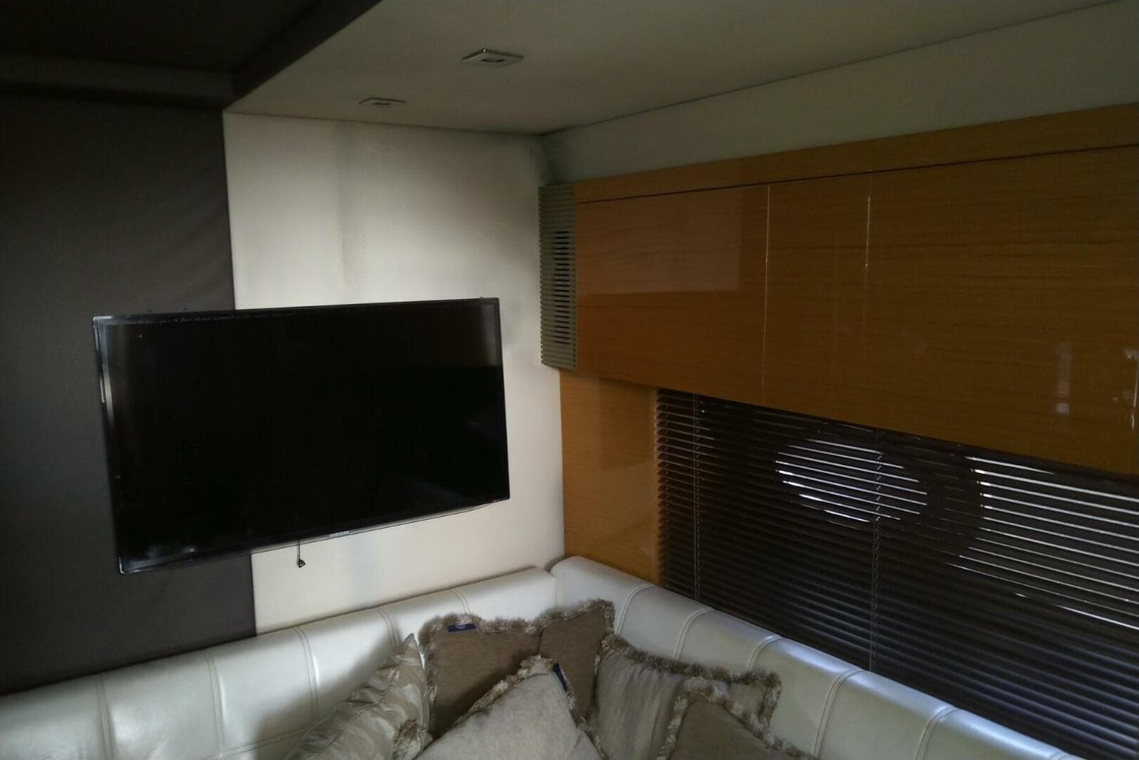 2010 Azimut Atlantis 54