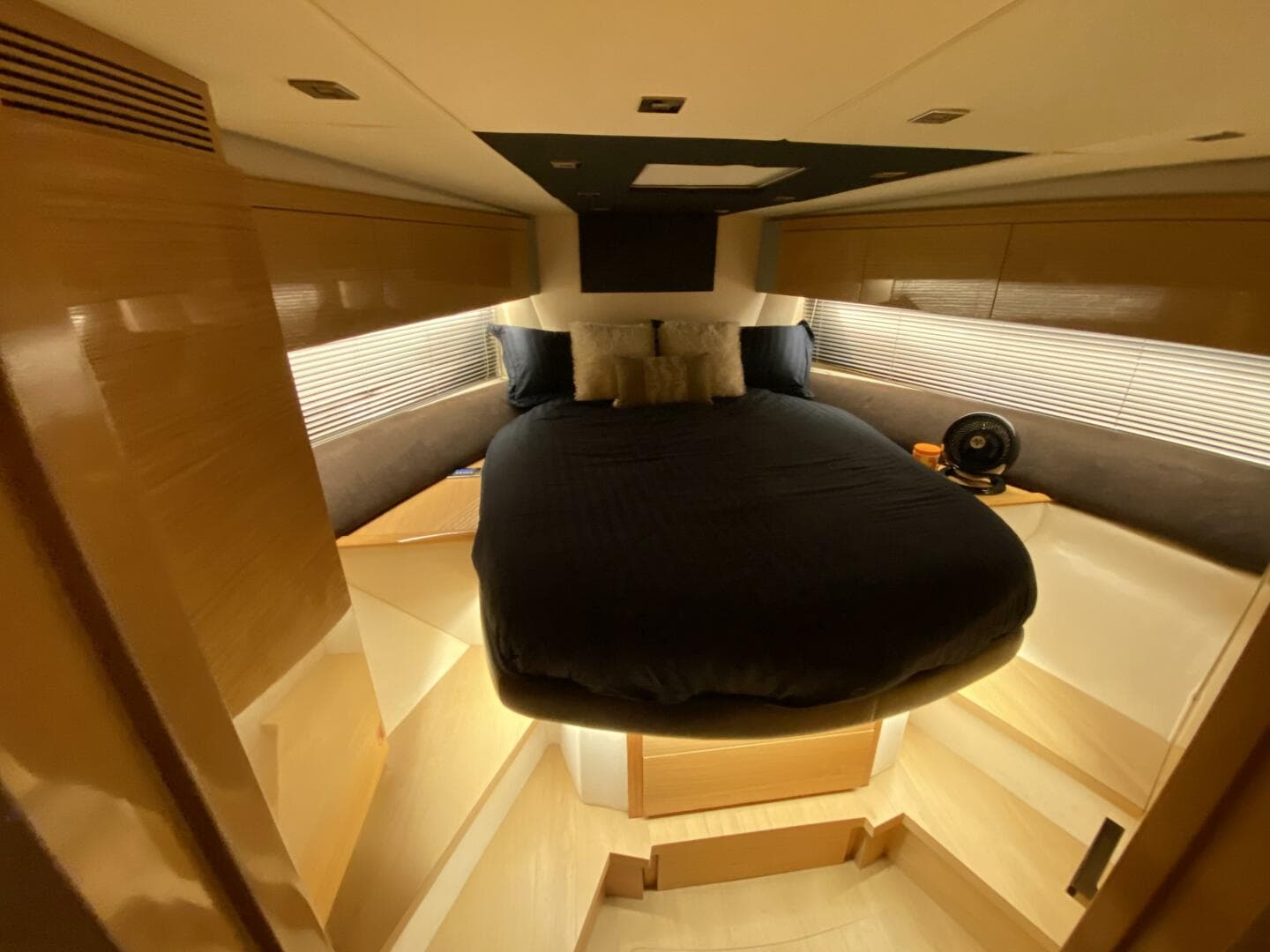 2010 Azimut Atlantis 54