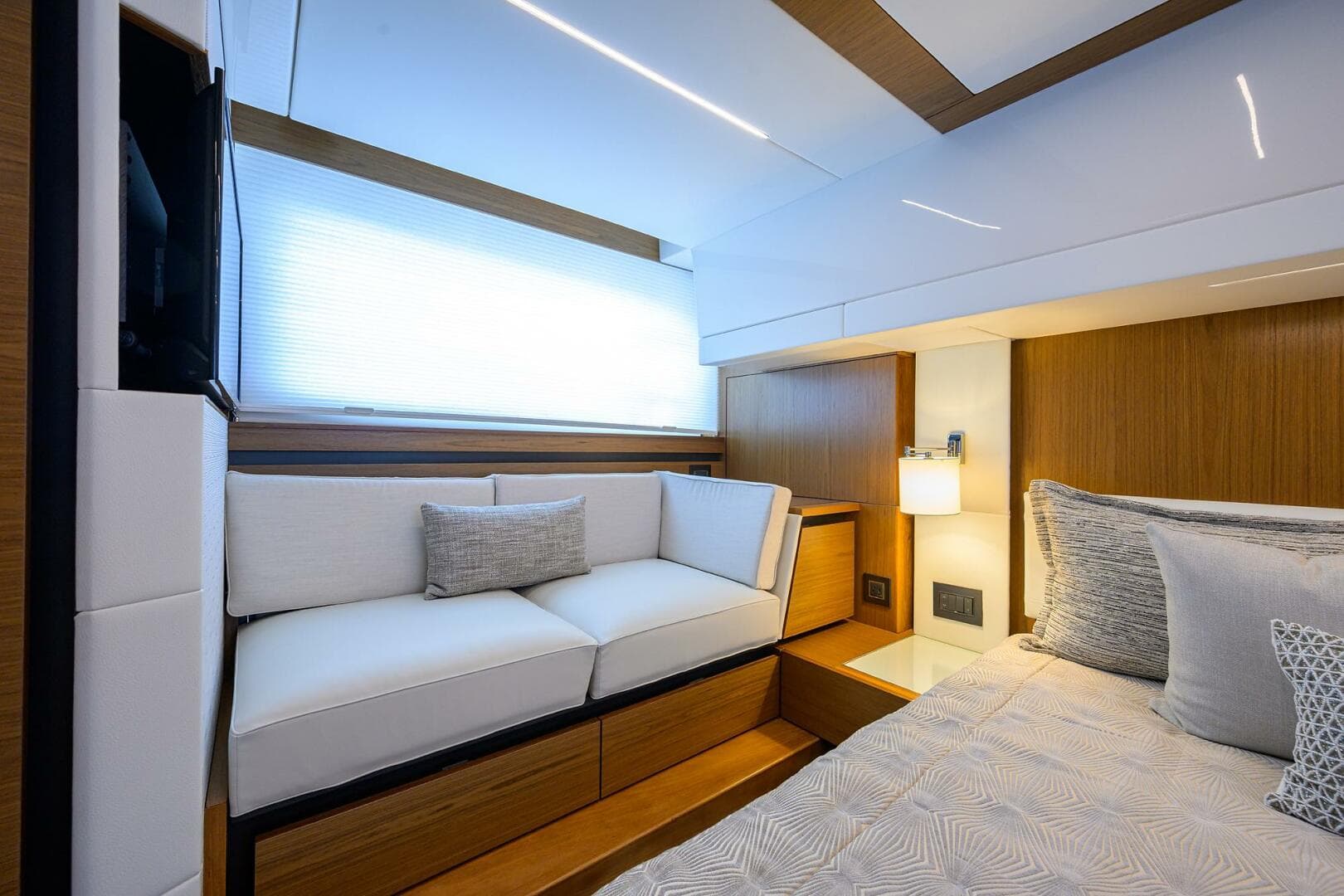 Tiara 49 DEBBIE'S DIAMOND - Master Stateroom