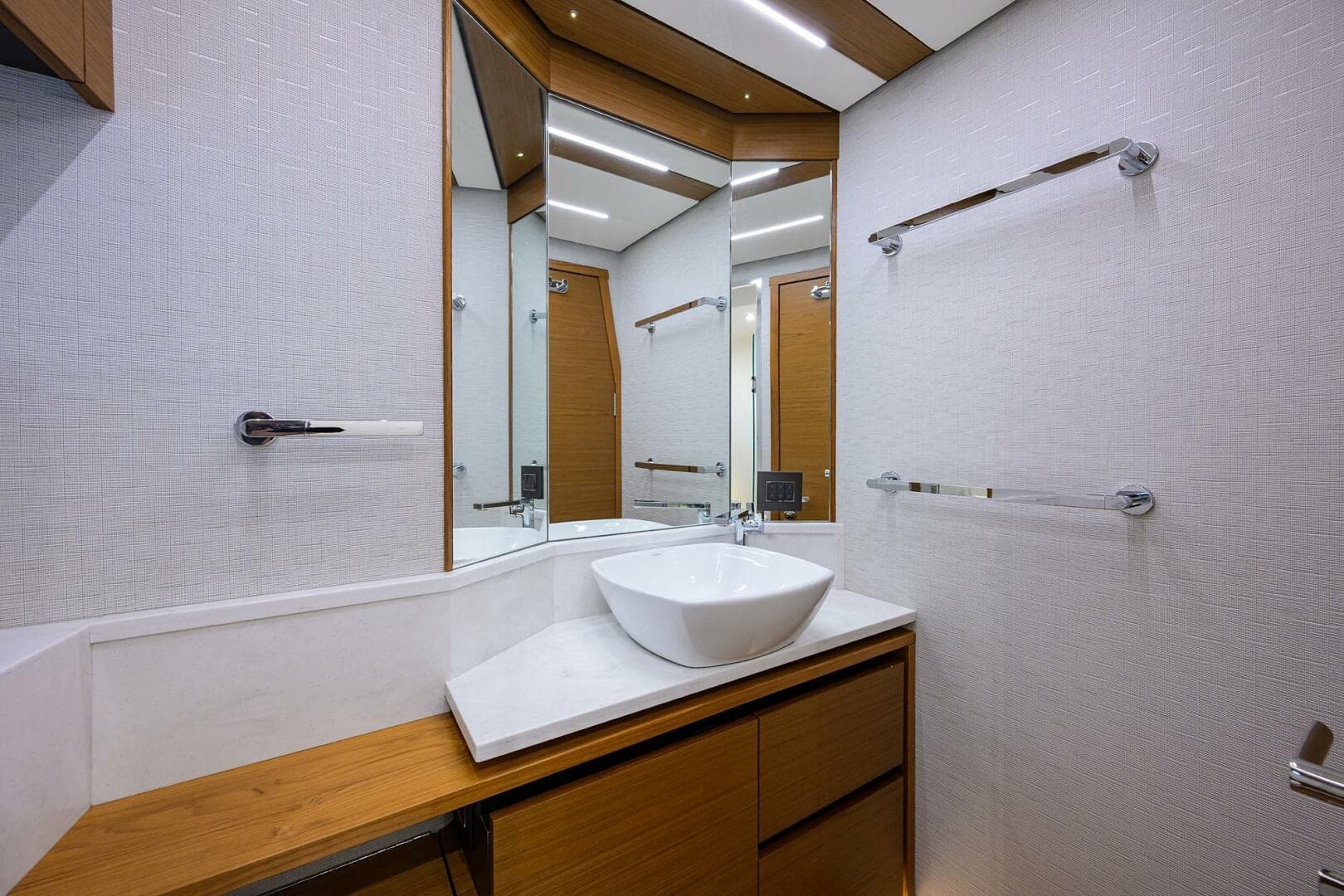 Tiara 49 DEBBIE'S DIAMOND - Master Head