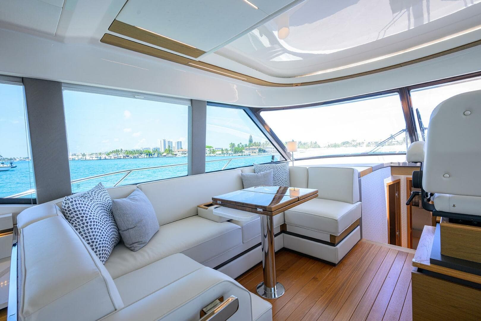 Tiara 49 DEBBIE'S DIAMOND - Salon