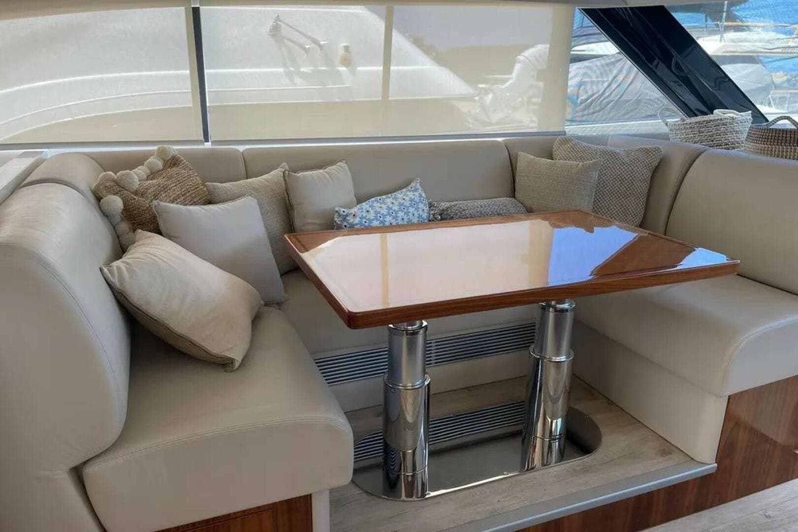2021 Riviera 6000 Motor Yacht