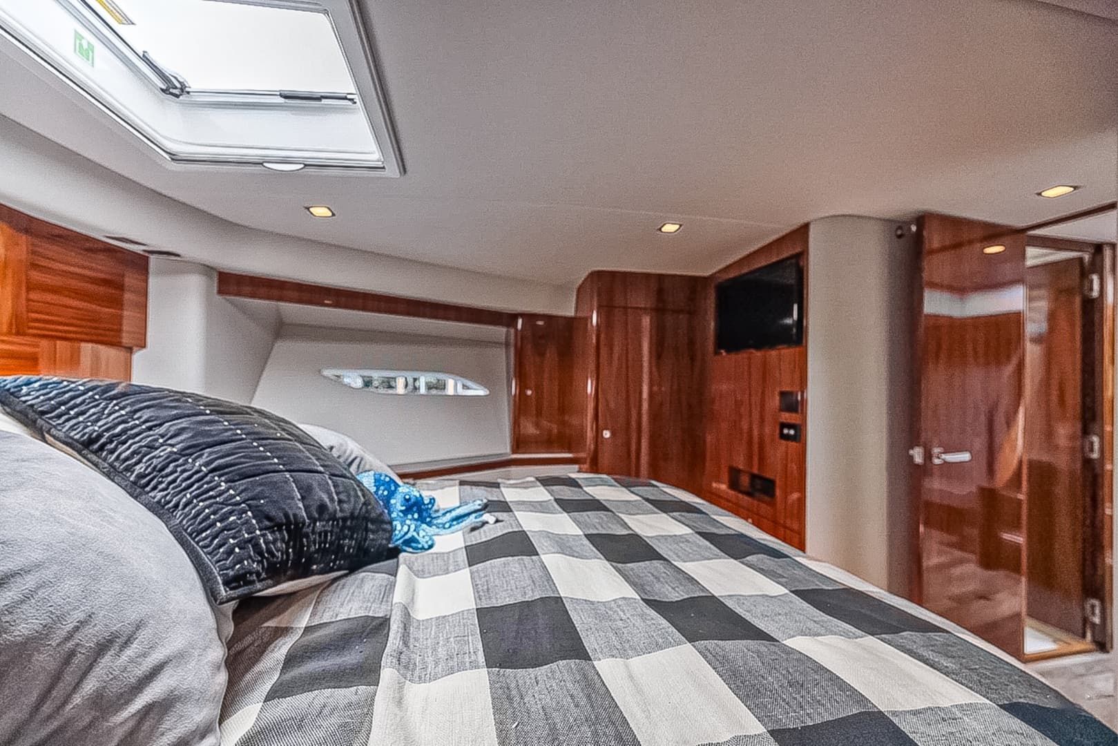 2021 Riviera 6000 Motor Yacht