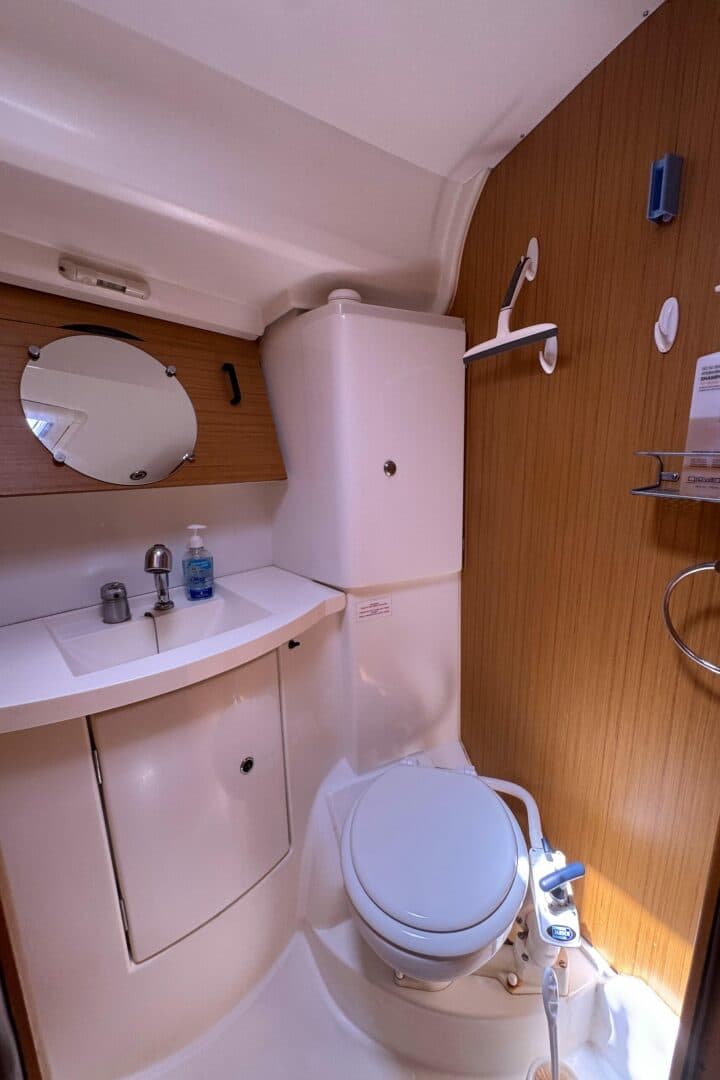 2010-jeanneau-sun-odyssey-42i-sail-9341614-20250714093114091-1.jpg