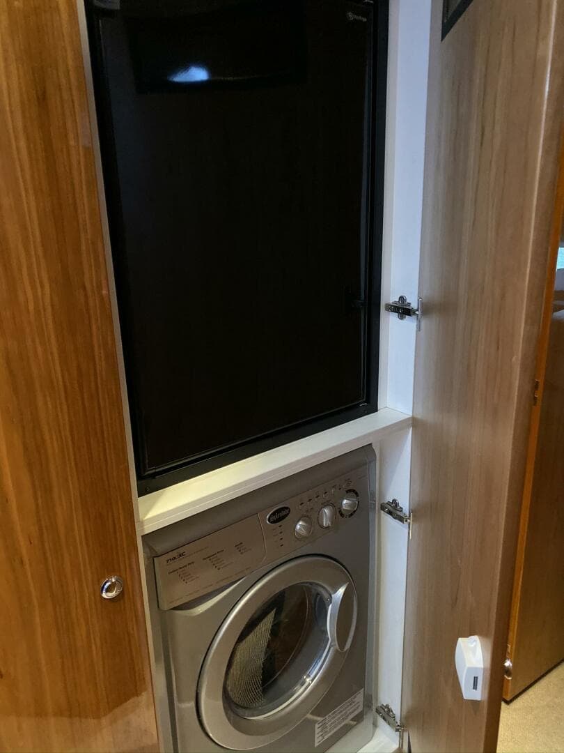 2016 Riviera 5000 Sport Yacht