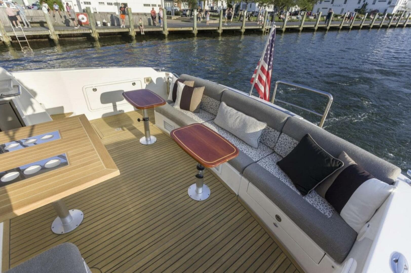 2016 Riviera 5000 Sport Yacht