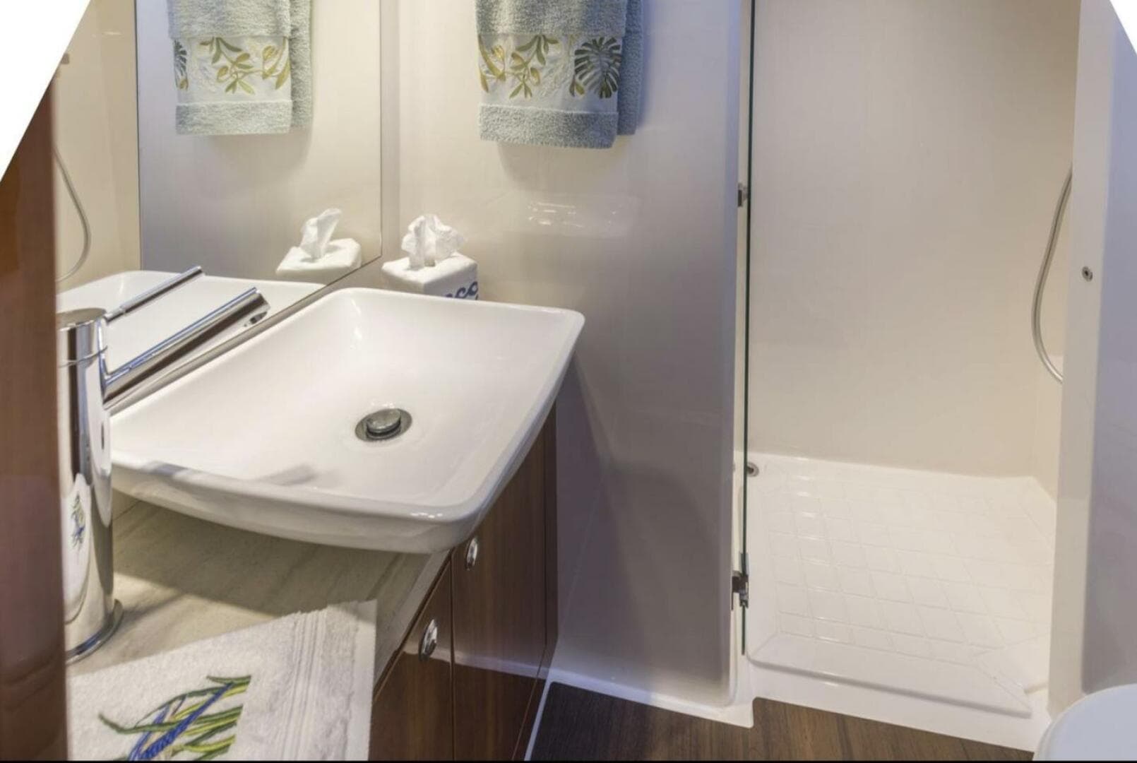 2016 Riviera 5000 Sport Yacht