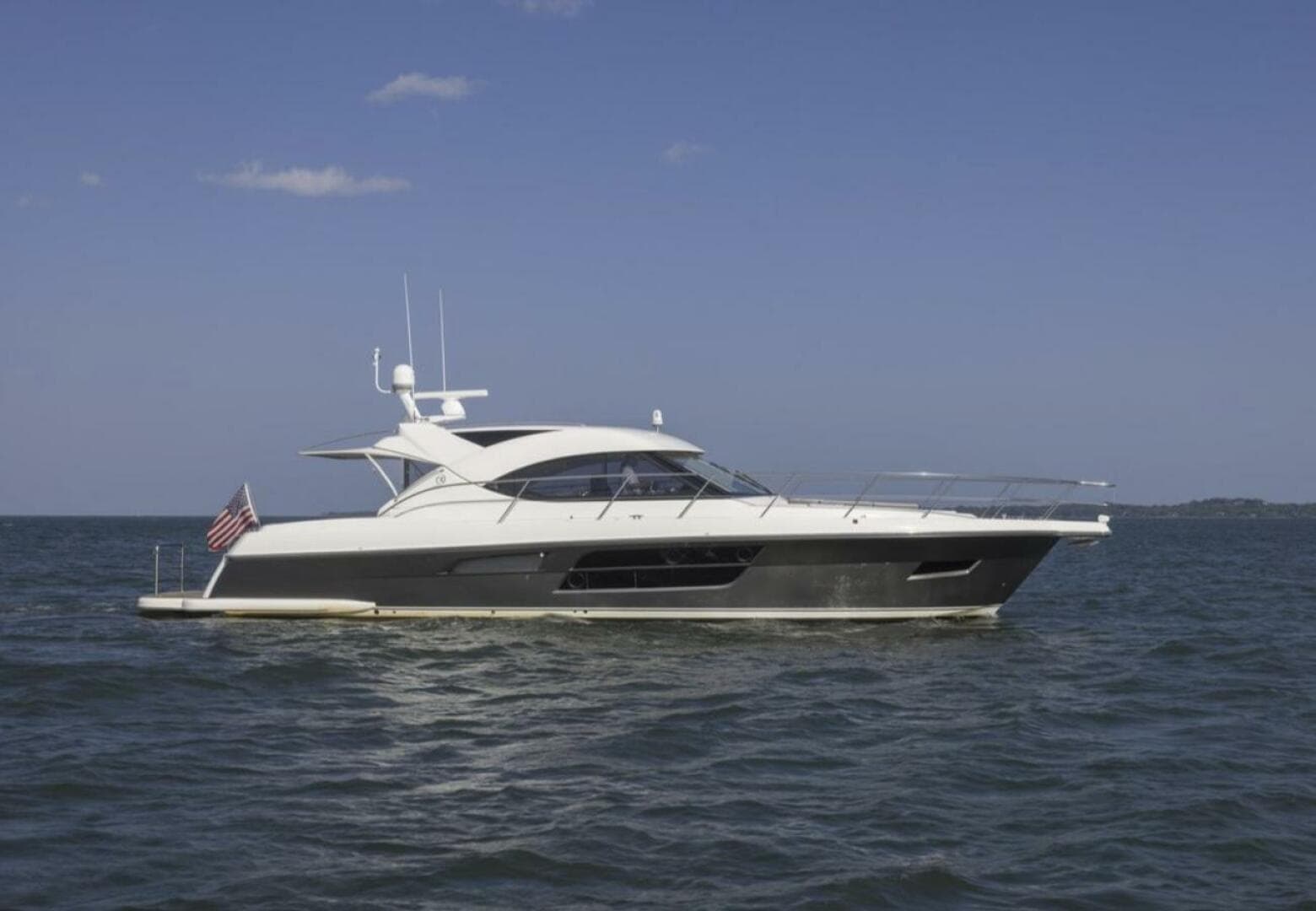 2016 Riviera 5000 Sport Yacht
