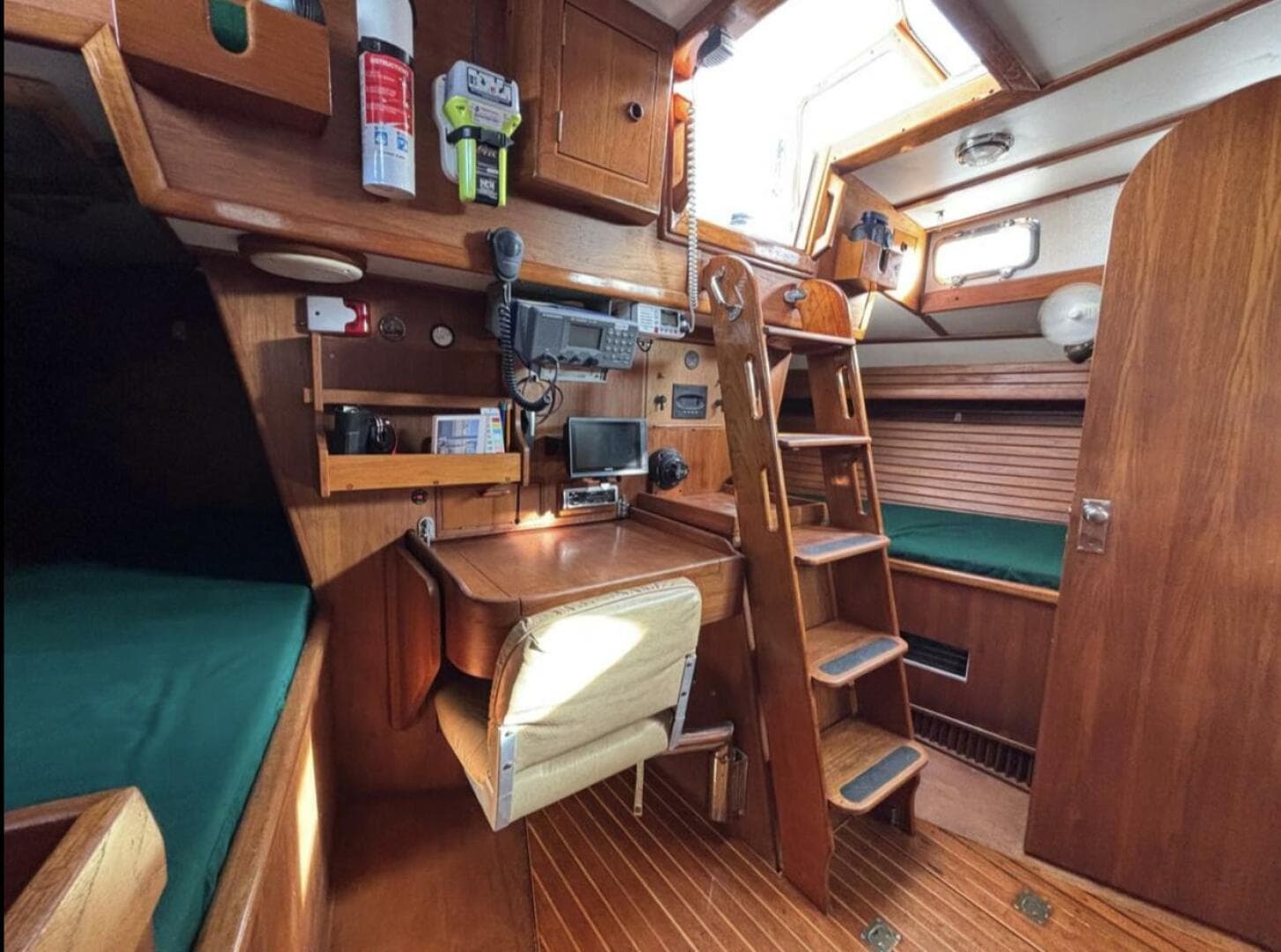 1984 Cambria 44/46
