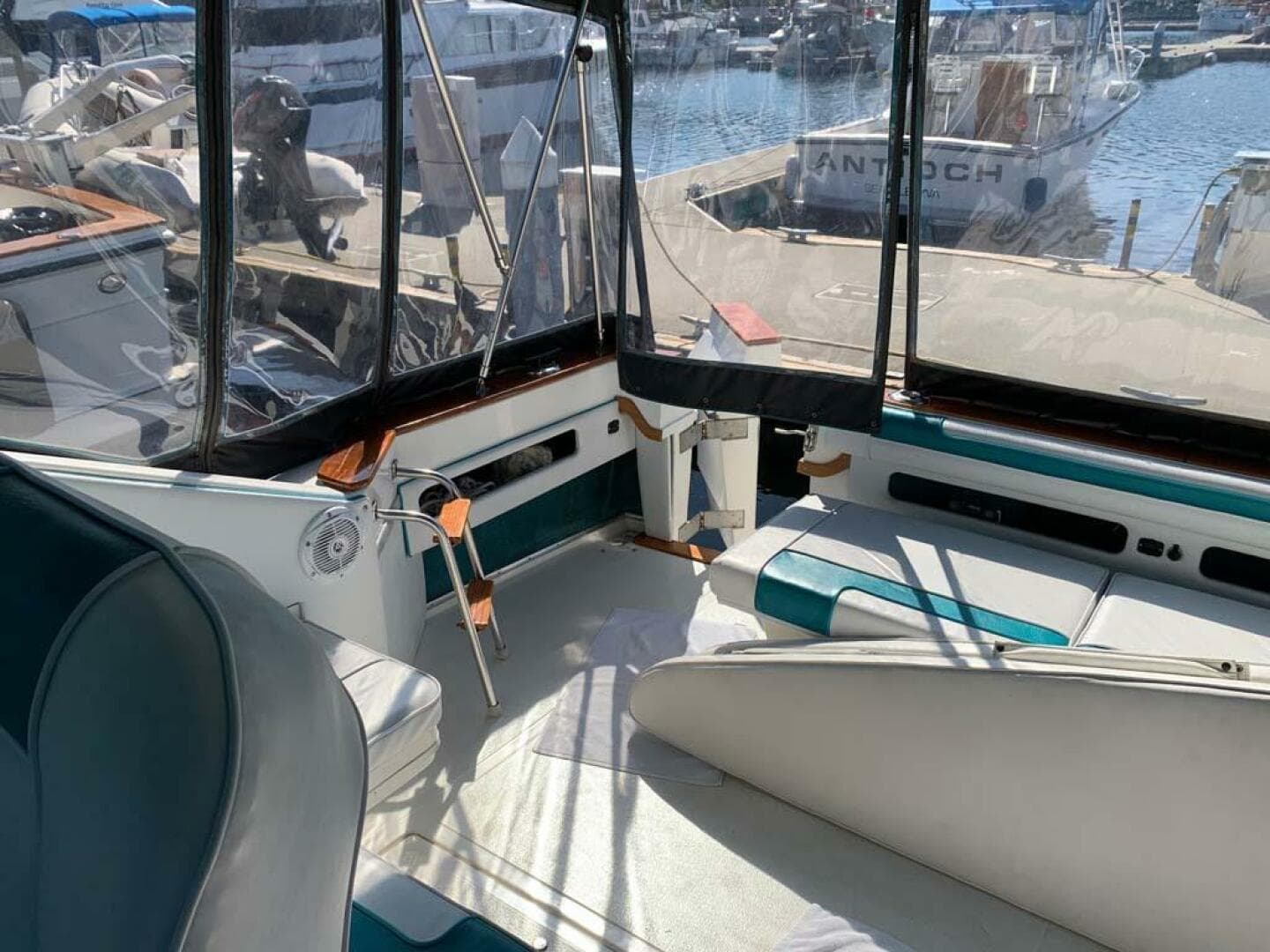 1989 Sea Ray 390 Express