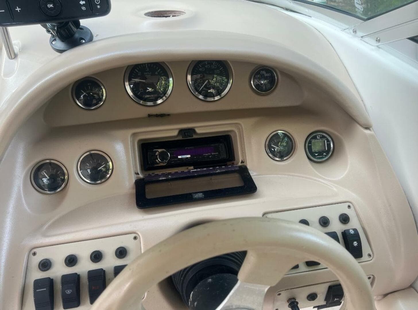 1997 Sea Ray 230 Signature - Cuddy Cabin