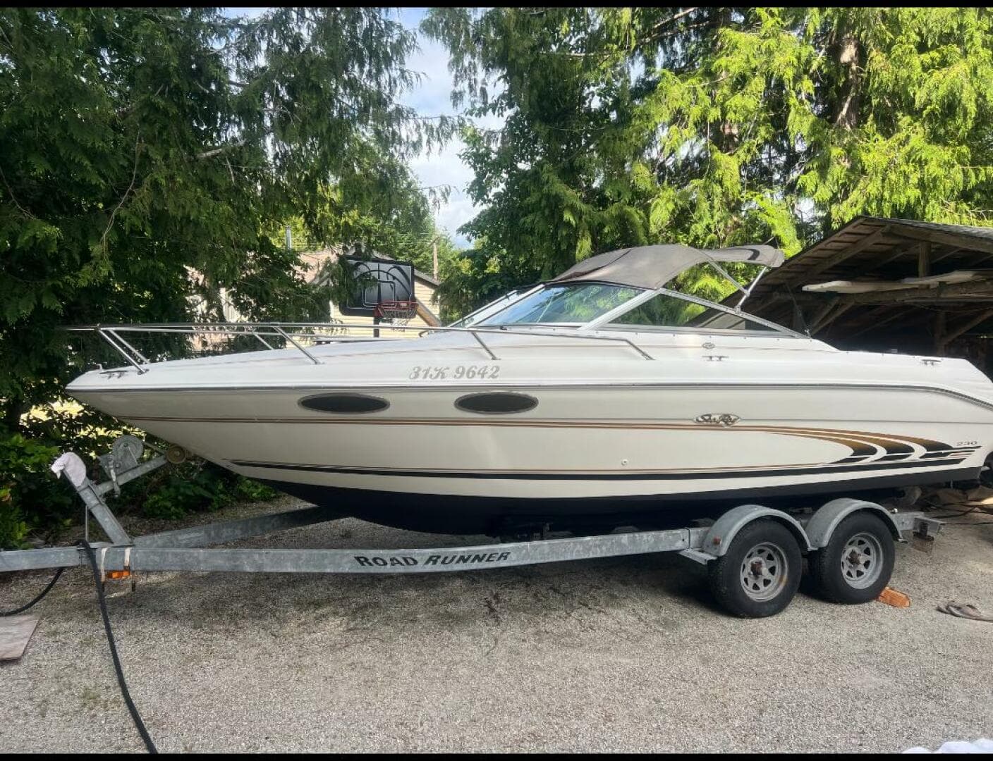 1997 Sea Ray 230 Signature - Cuddy Cabin