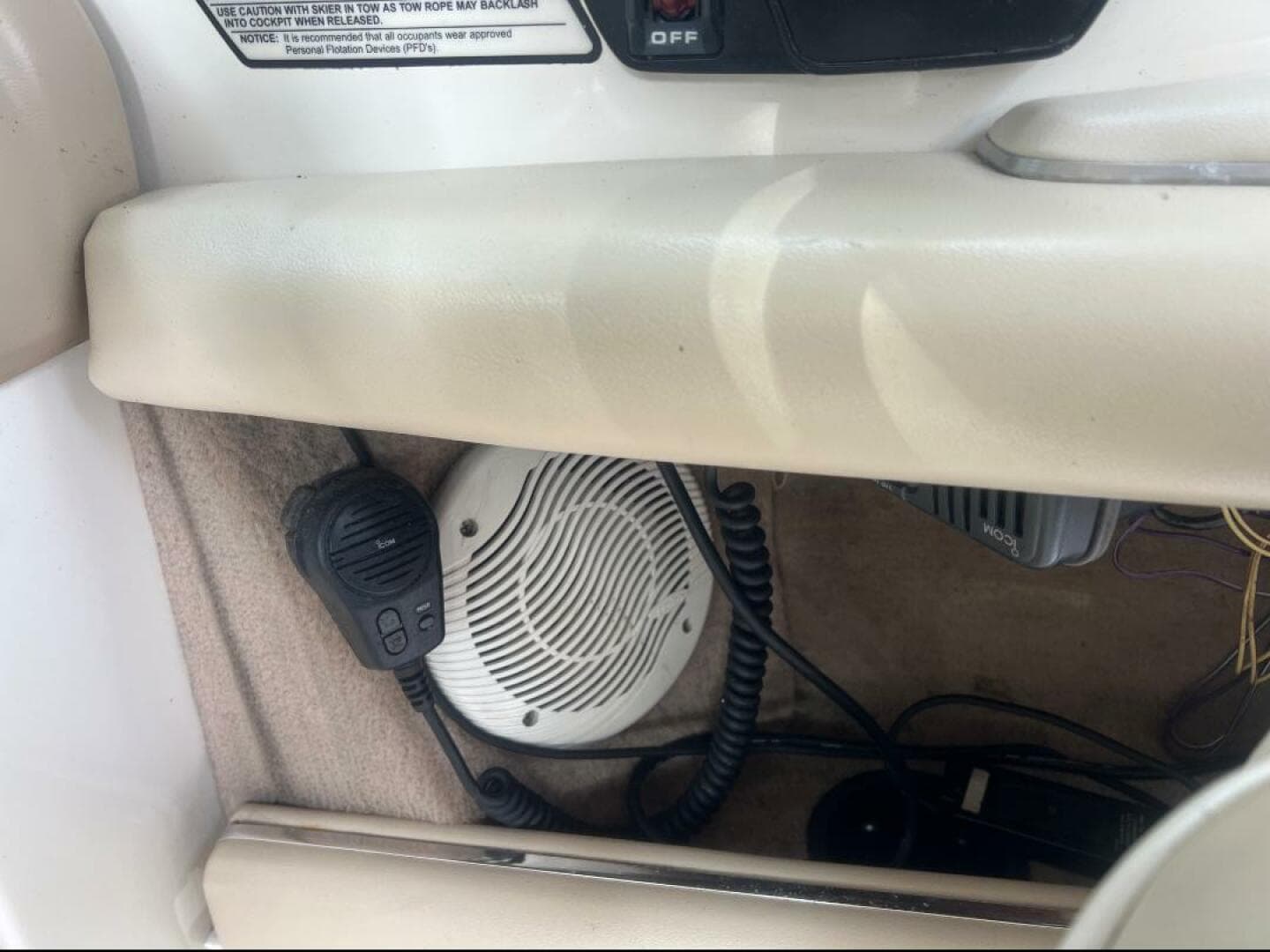 1997 Sea Ray 230 Signature - Cuddy Cabin