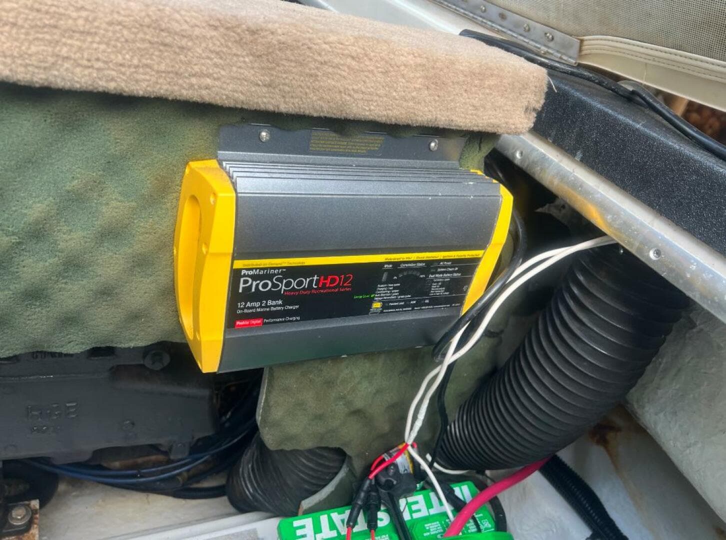 1997 Sea Ray 230 Signature - Cuddy Cabin