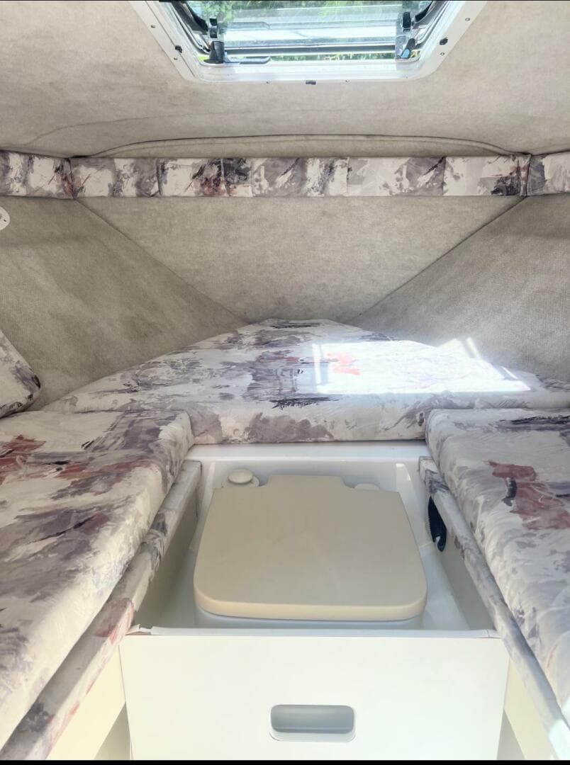 1997 Sea Ray 230 Signature - Cuddy Cabin