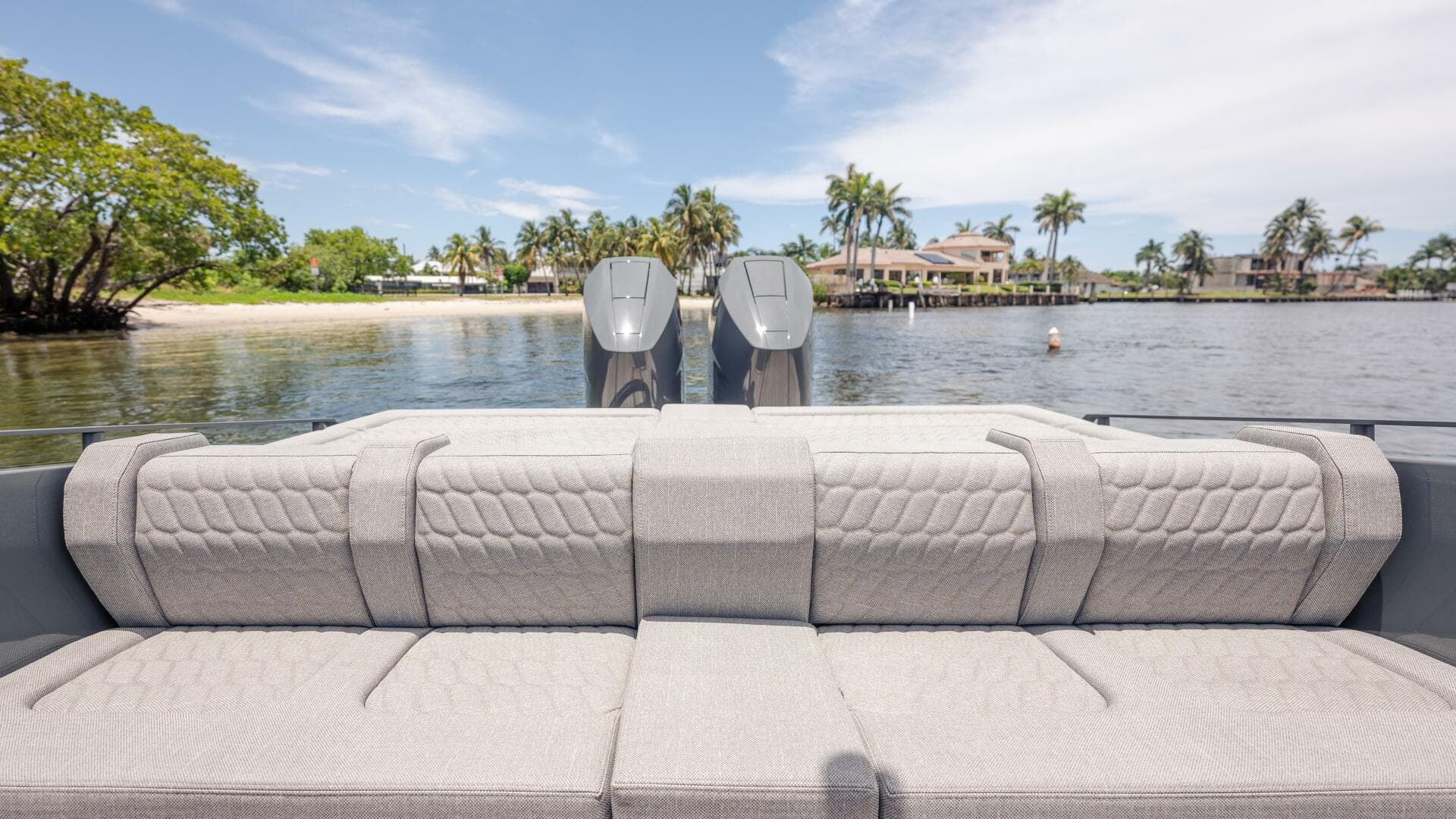 2025 Skipper 38 Sunbed