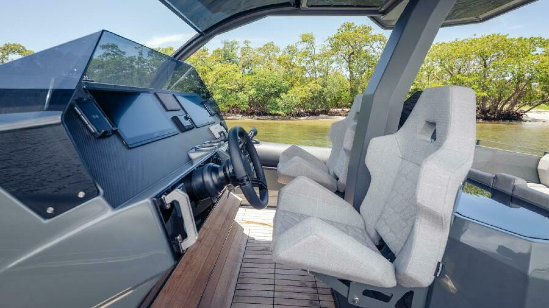 2025 Skipper 38 Sunbed