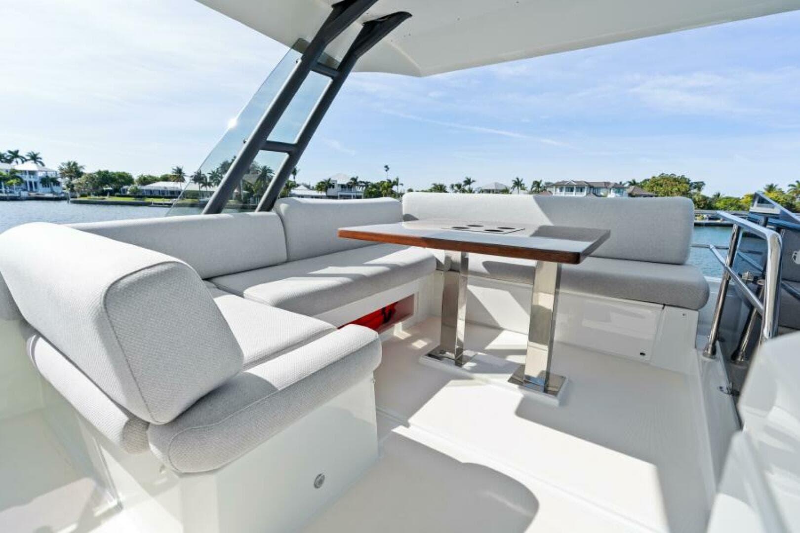 2020 52 Prestige Flybridge - Vacay - Flybridge