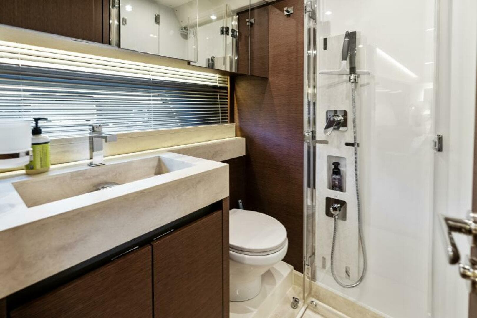 2020 52 Prestige Flybridge - Vacay - VIP Head/ Shower