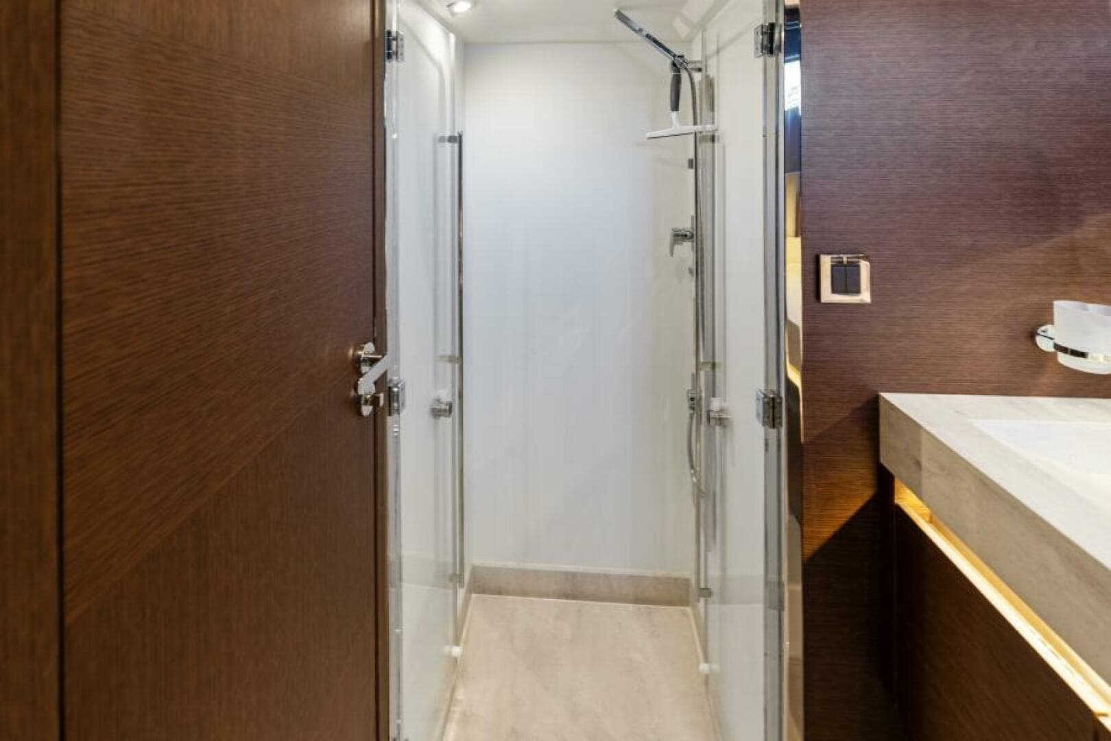 2020 52 Prestige Flybridge - Vacay - Master Head