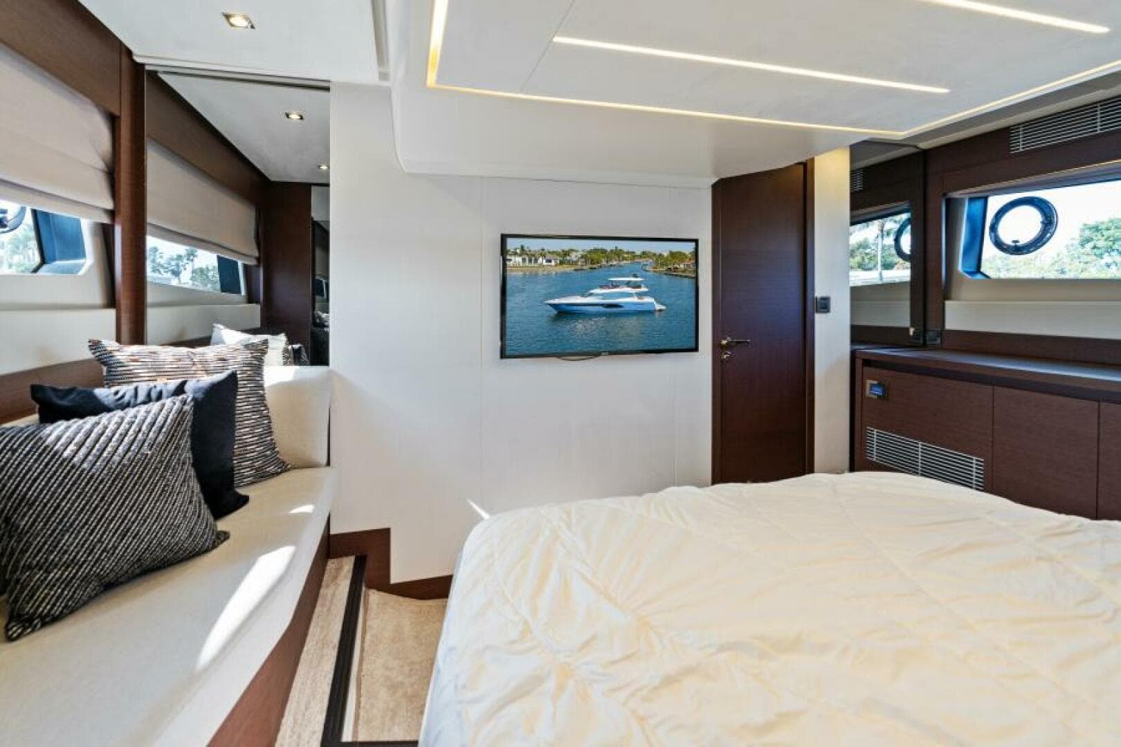 2020 52 Prestige Flybridge - Vacay - Master Stateroom