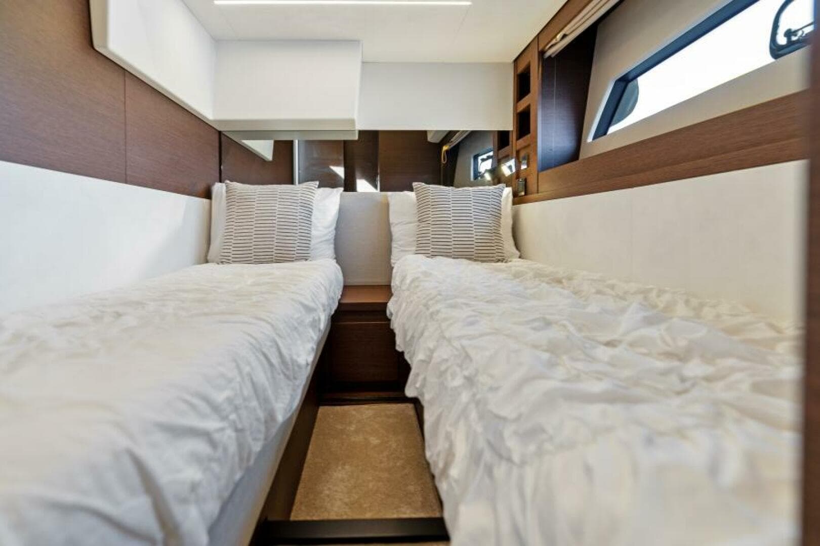 2020 52 Prestige Flybridge - Vacay - Guest Stateroom