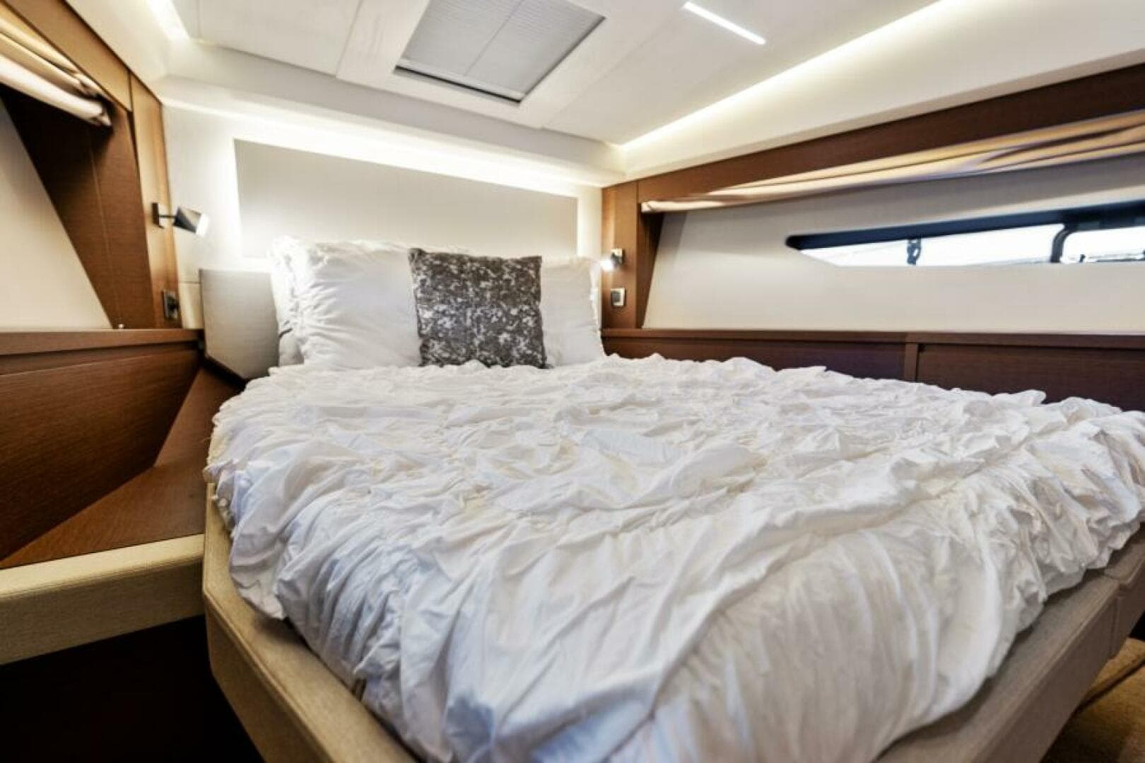 2020 52 Prestige Flybridge - Vacay - VIP Stateroom
