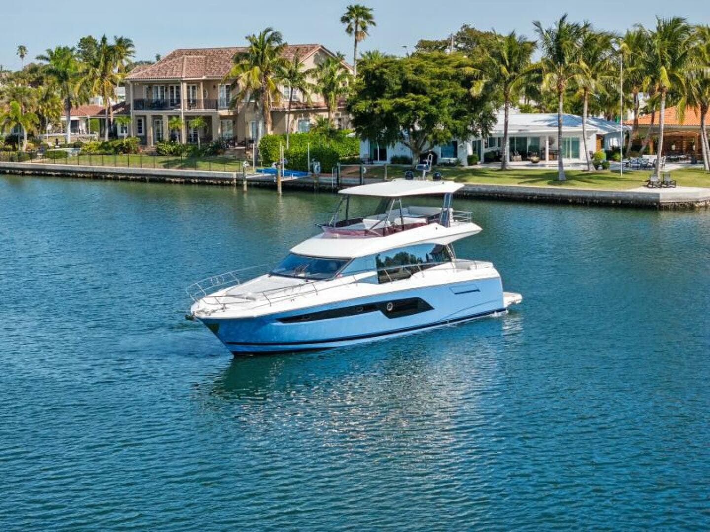 2020 52 Prestige Flybridge - Vacay - Profile