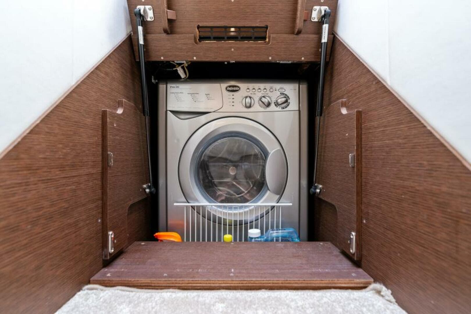 2020 52 Prestige Flybridge - Vacay - Washer/ Dryer