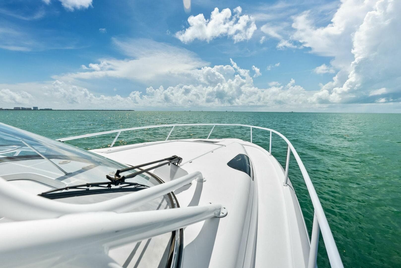 2018 Intrepid 430 Sport Yacht