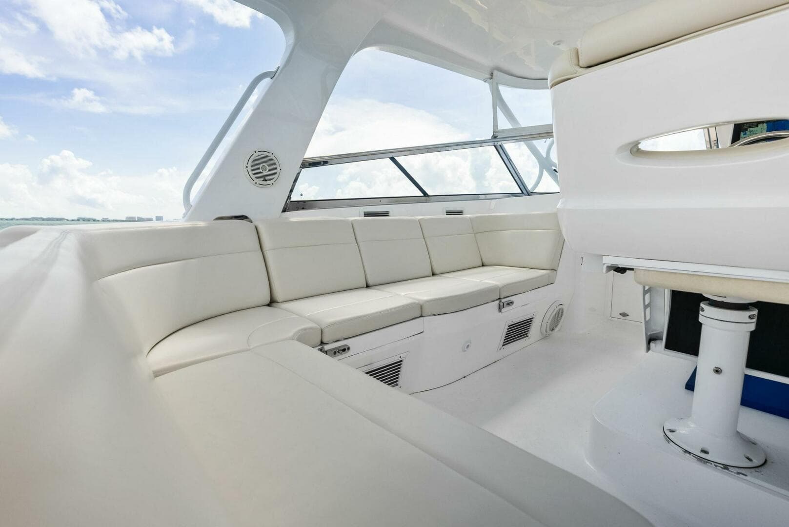 2018 Intrepid 430 Sport Yacht