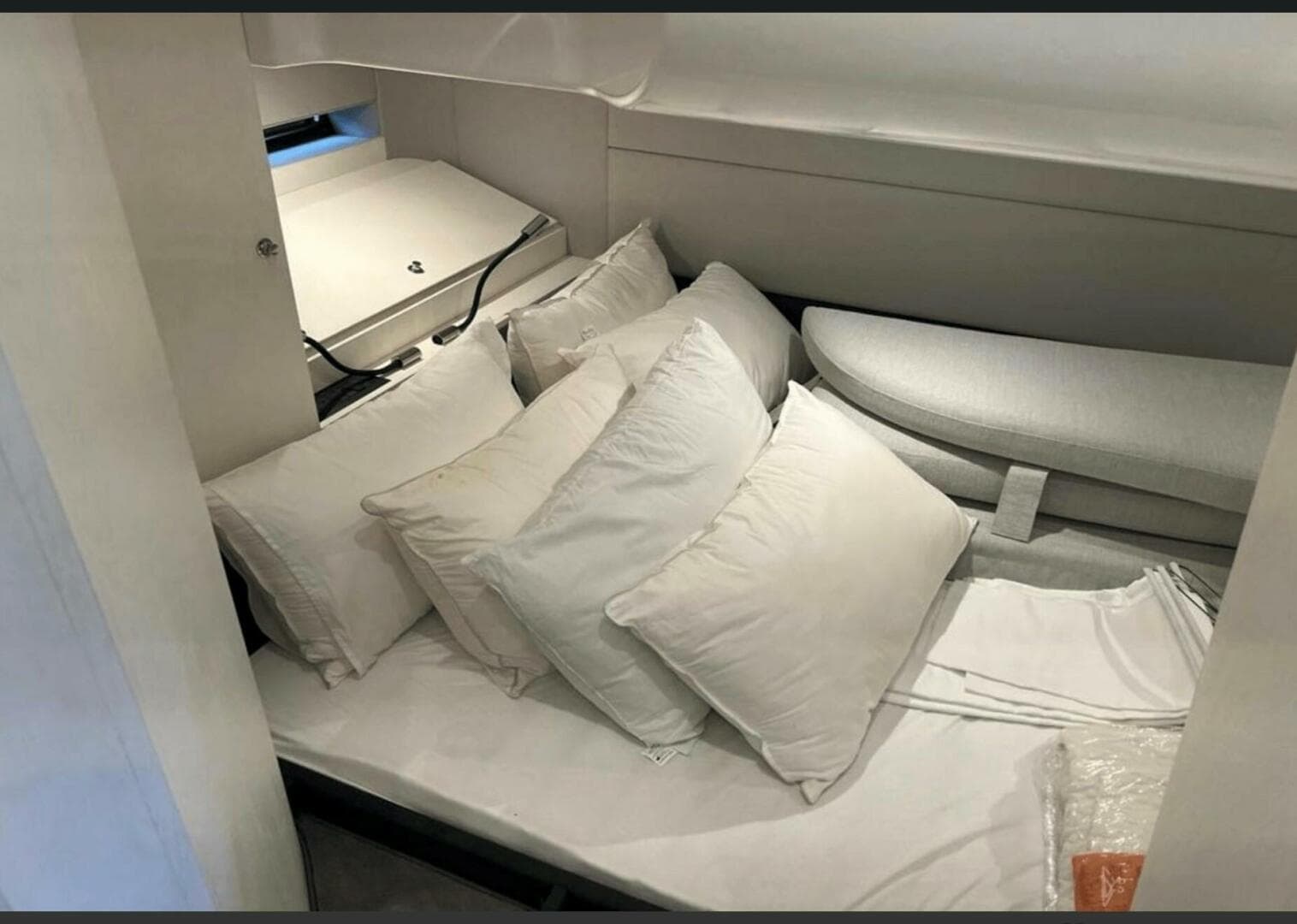 2022 Azimut Verve 42