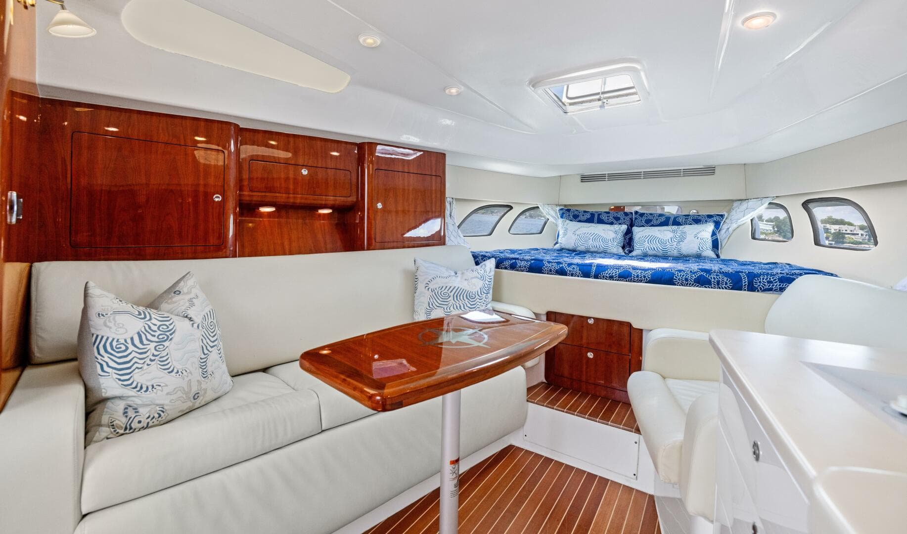 2015 Intrepid 430 Sport Yacht