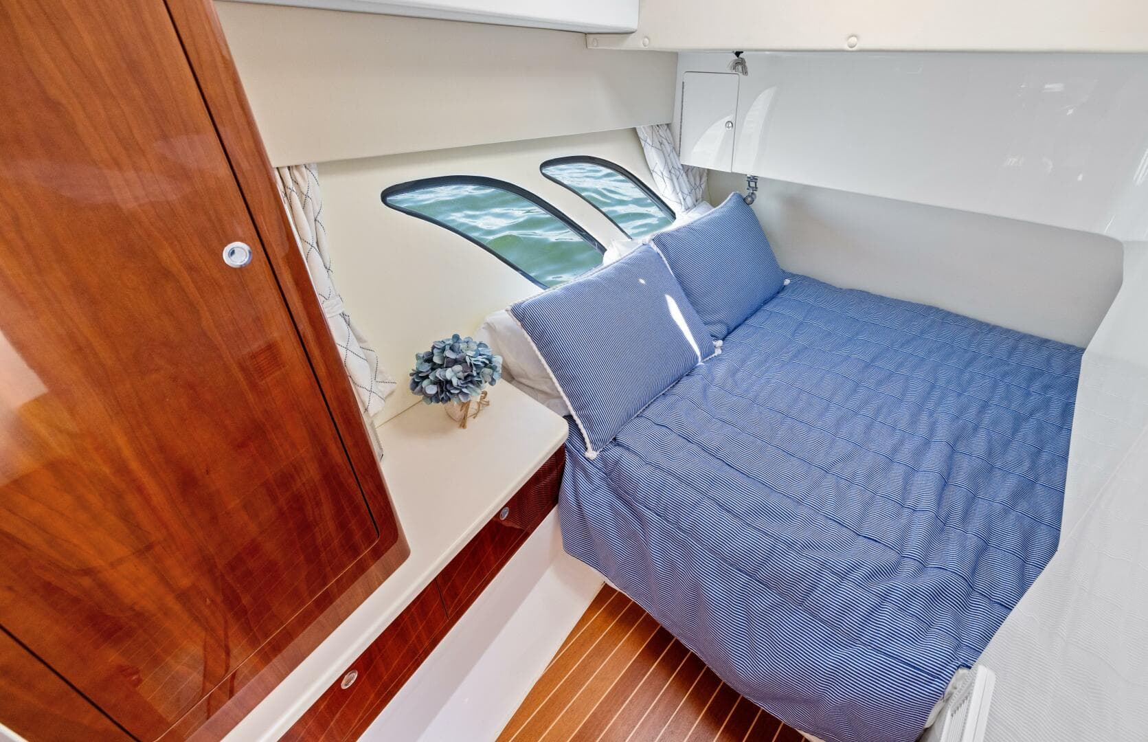 2015 Intrepid 430 Sport Yacht