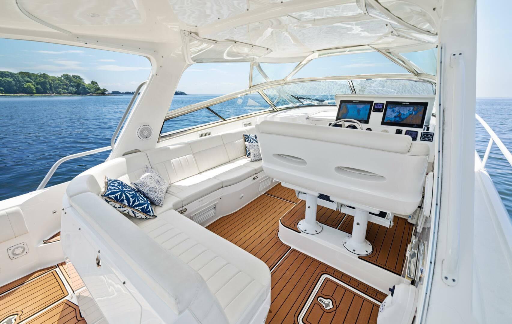 2015 Intrepid 430 Sport Yacht