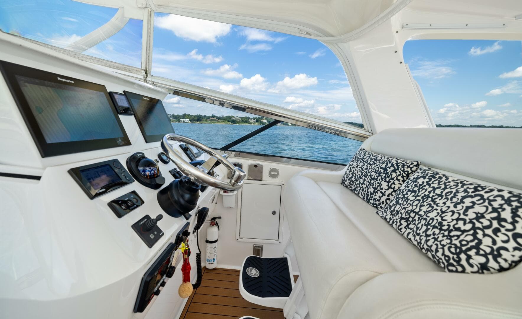 2015 Intrepid 430 Sport Yacht