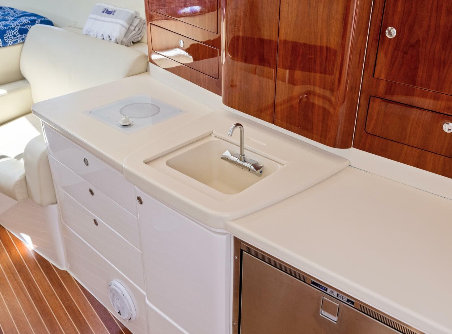 2015 Intrepid 430 Sport Yacht