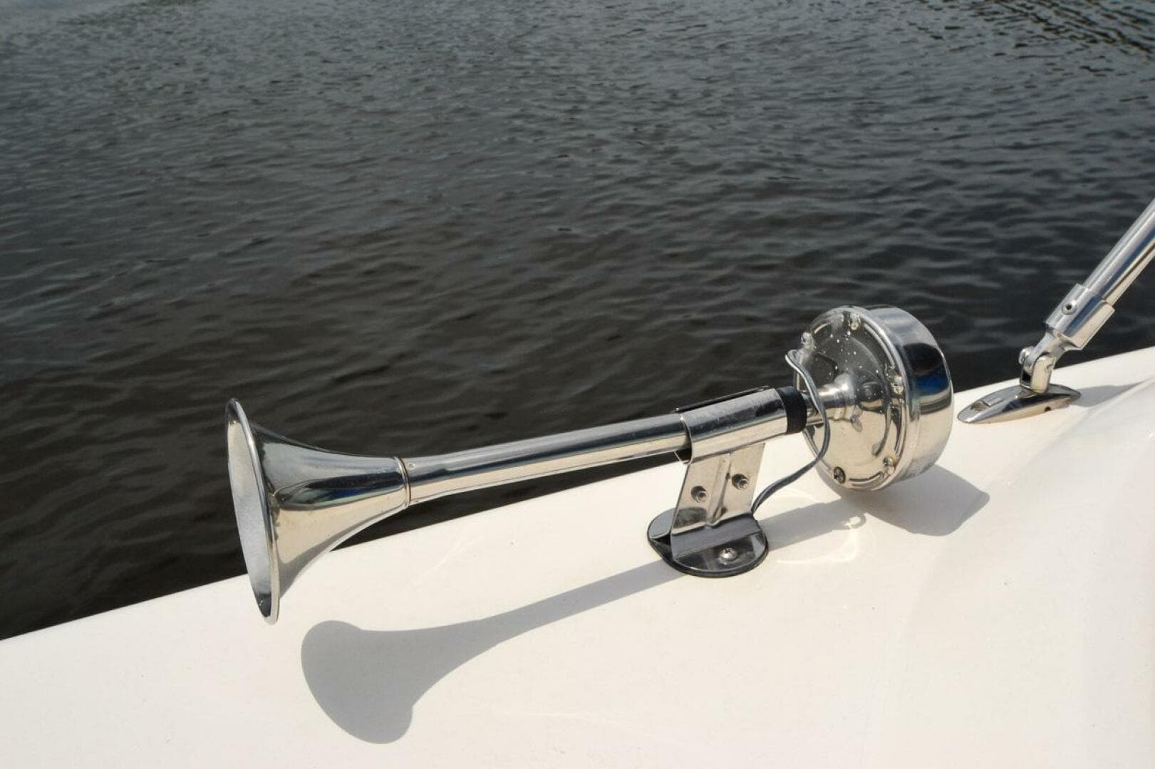 2011 Hurricane 2400 Sundeck