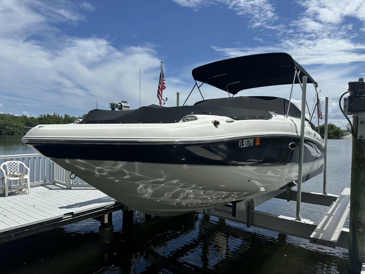 2011 Hurricane 2400 Sundeck