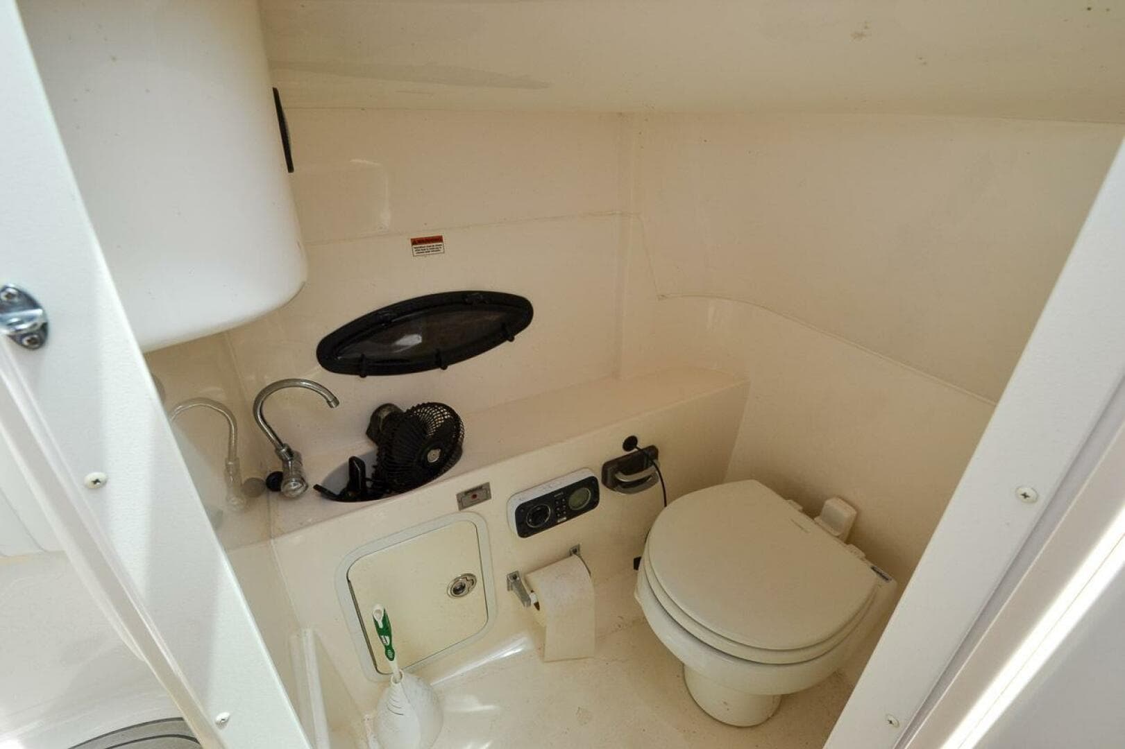 2011 Hurricane 2400 Sundeck