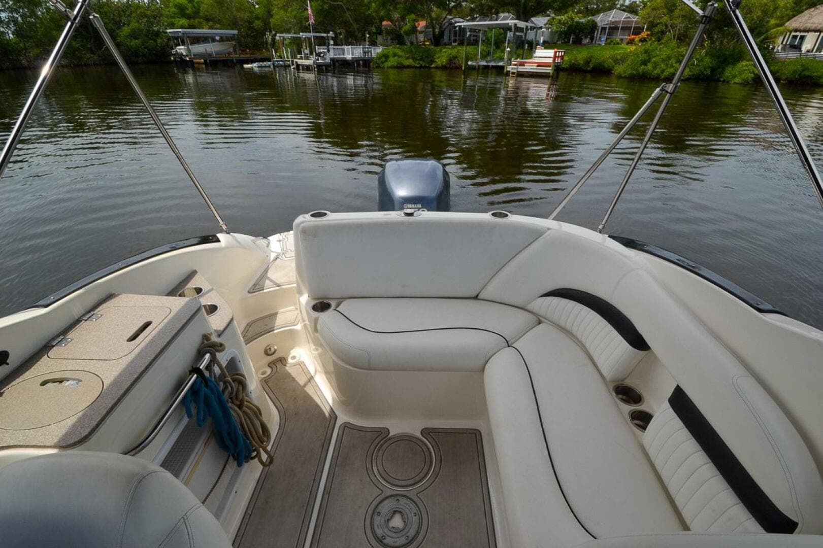2011 Hurricane 2400 Sundeck