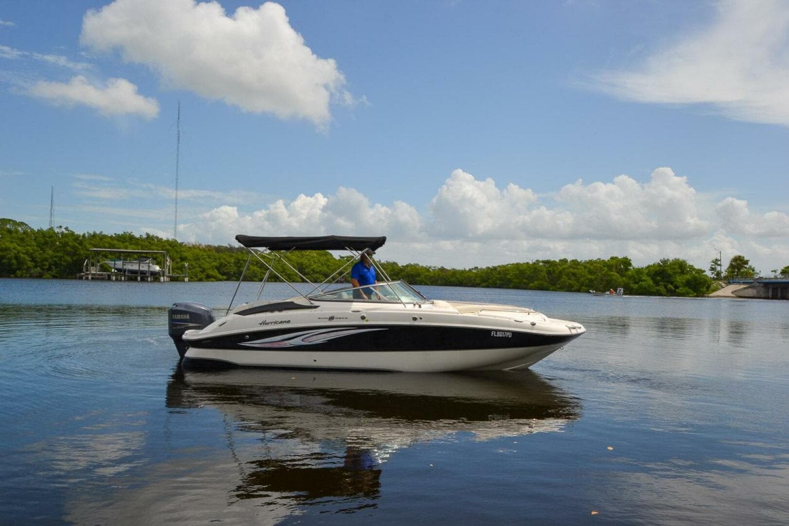 2011 Hurricane 2400 Sundeck