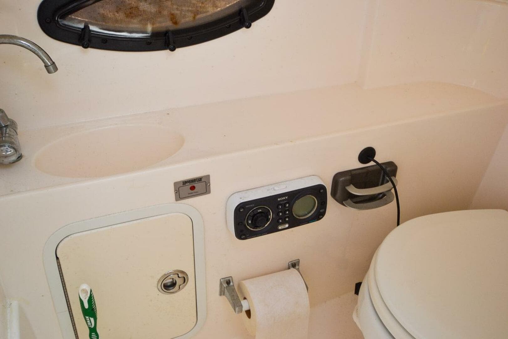 2011 Hurricane 2400 Sundeck