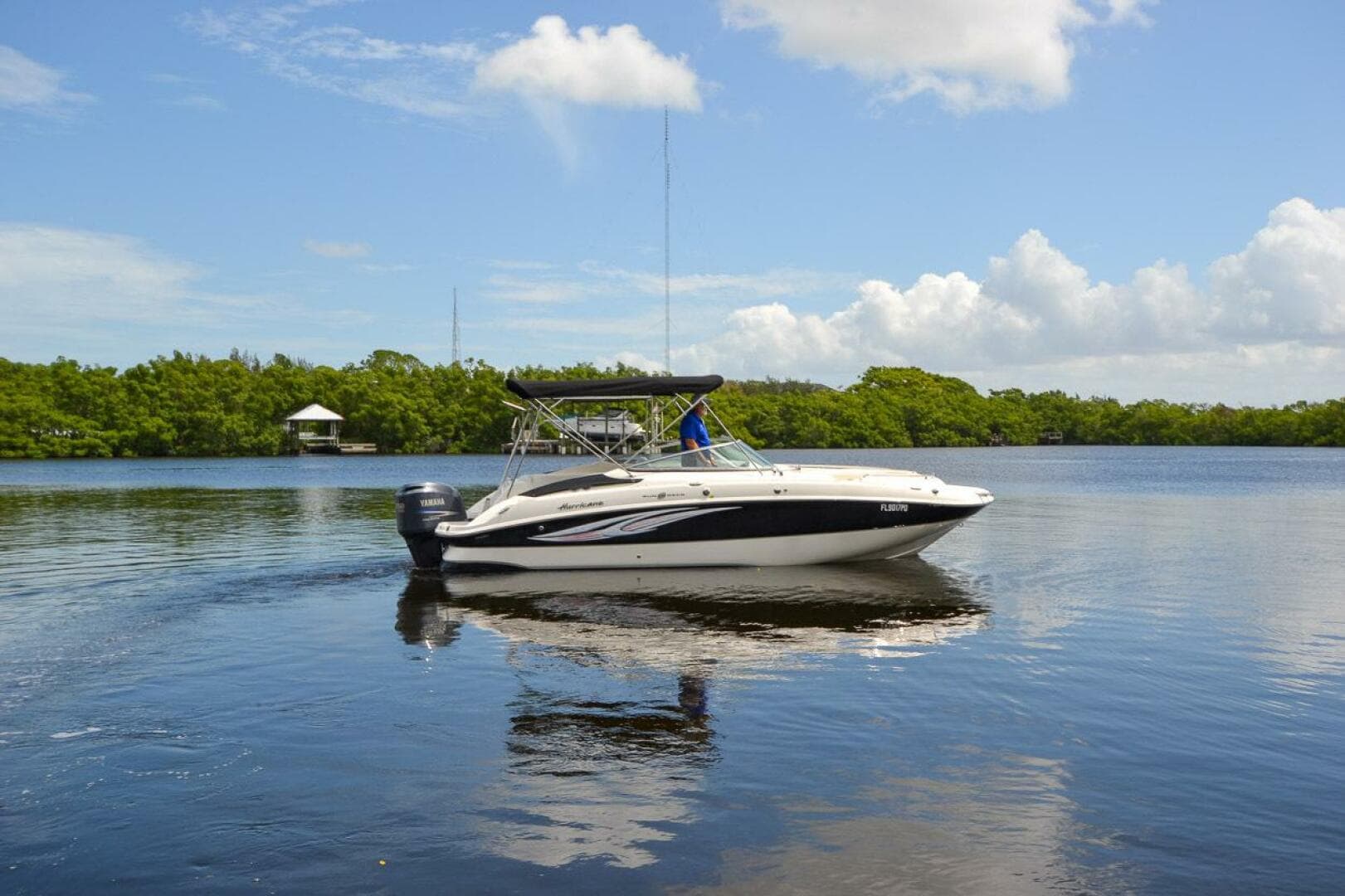 2011 Hurricane 2400 Sundeck