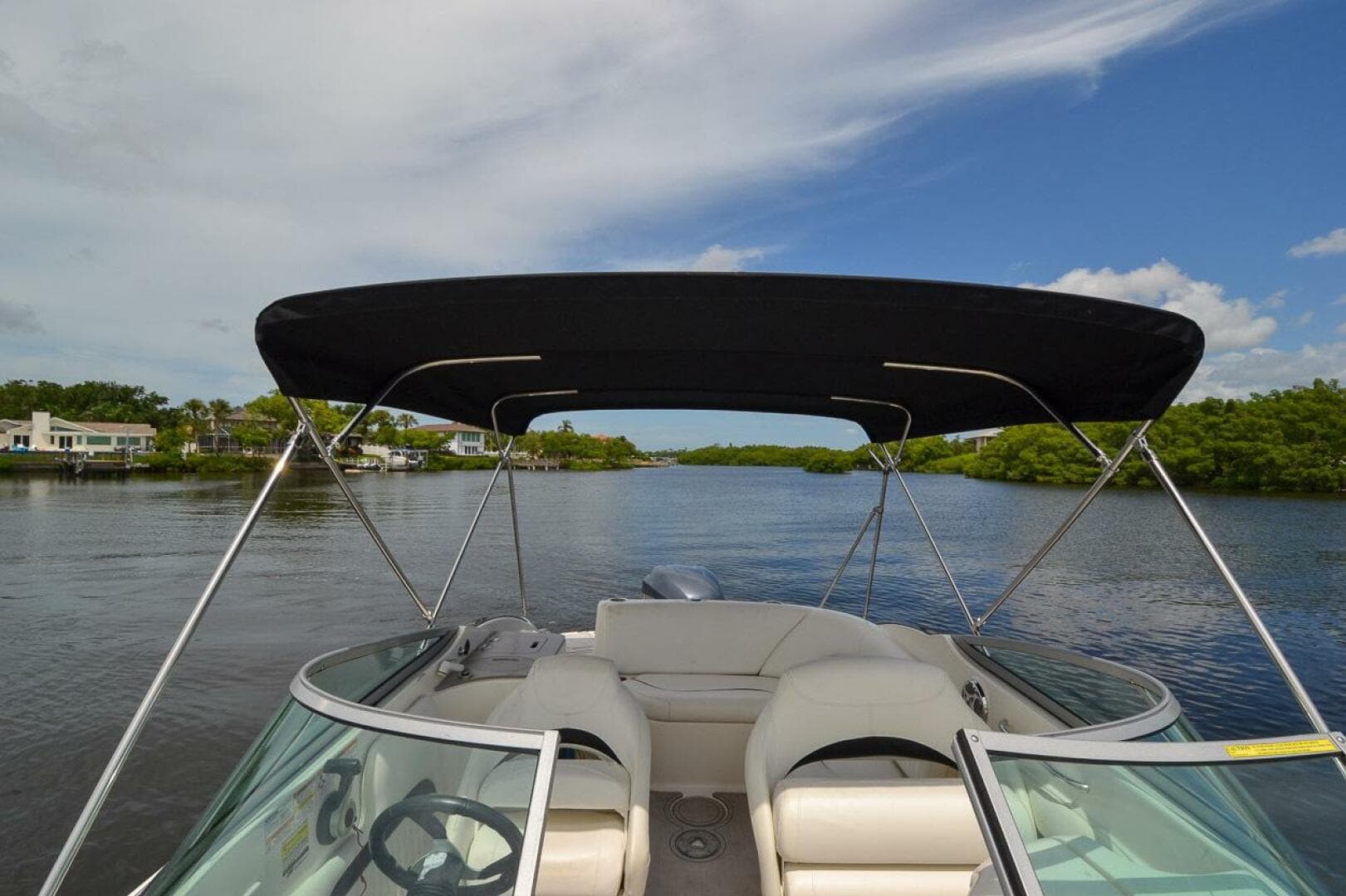 2011 Hurricane 2400 Sundeck