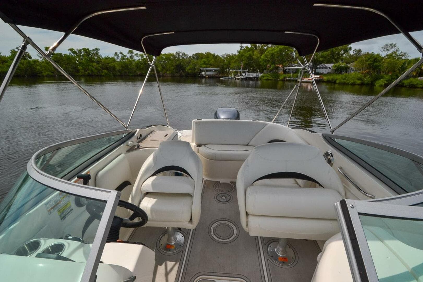 2011 Hurricane 2400 Sundeck