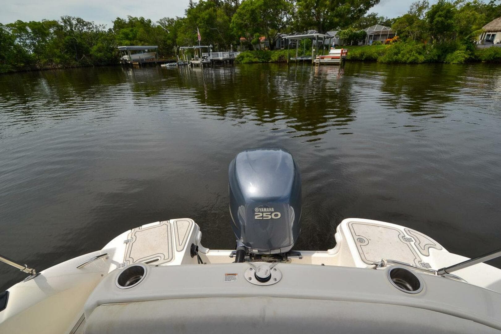 2011 Hurricane 2400 Sundeck