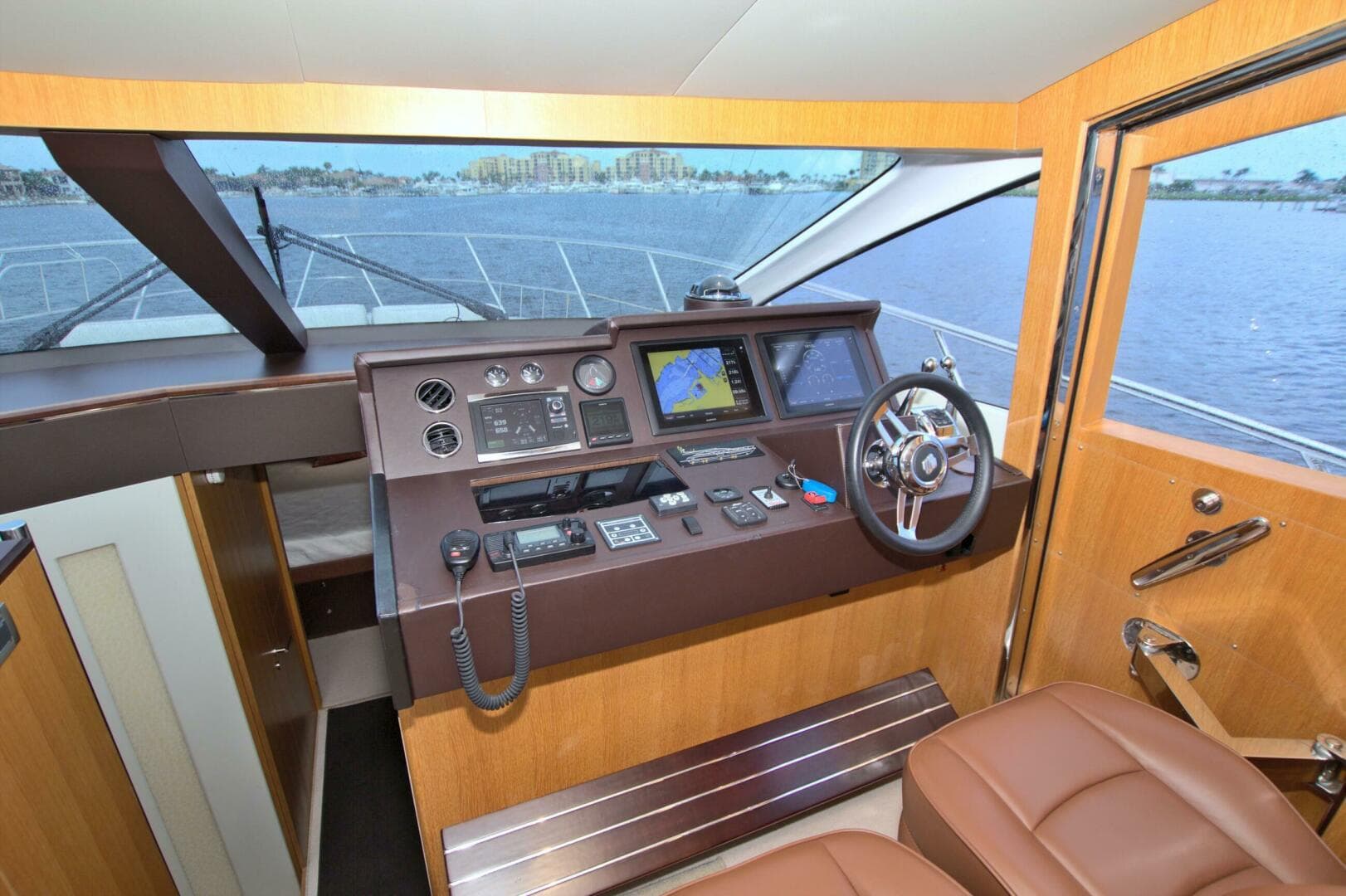 2015 Dyna Yachts 60 Pilothouse Motoryacht