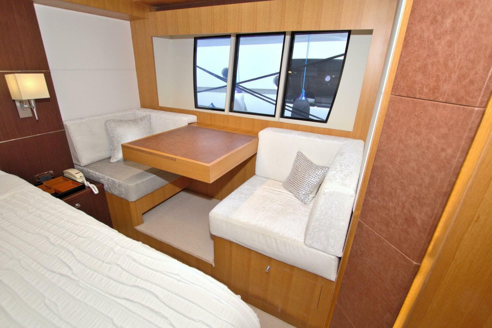 2015 Dyna Yachts 60 Pilothouse Motoryacht