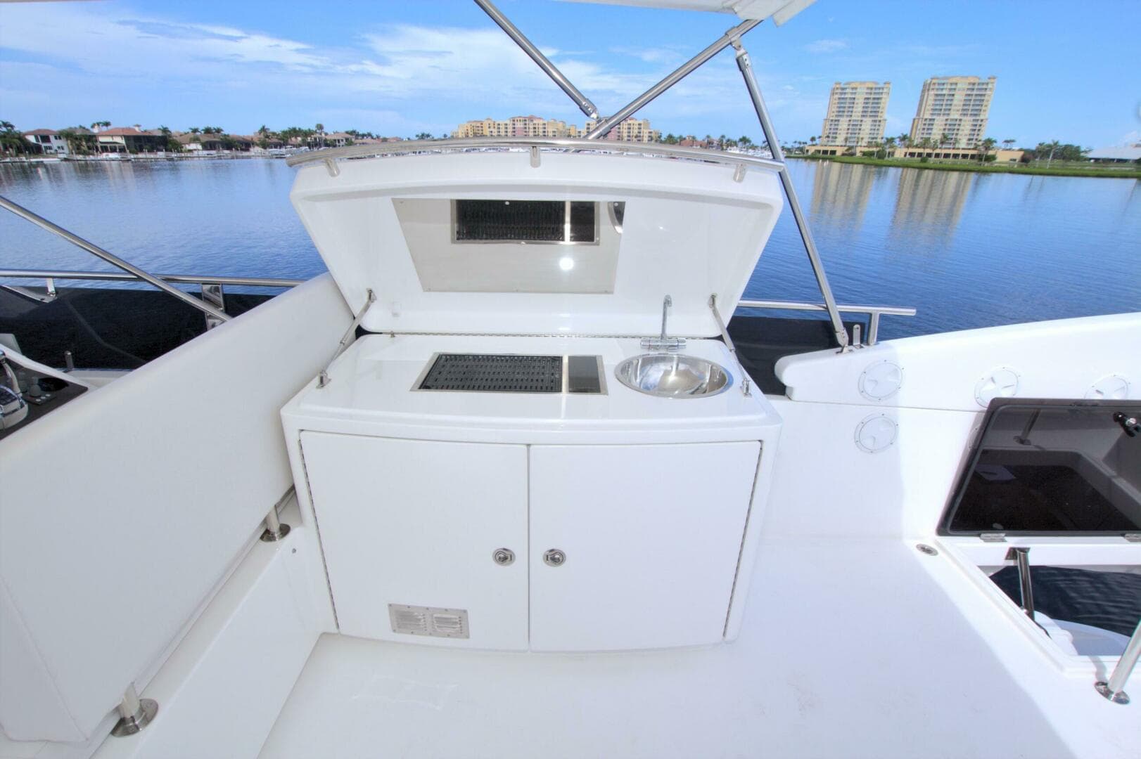 2015 Dyna Yachts 60 Pilothouse Motoryacht